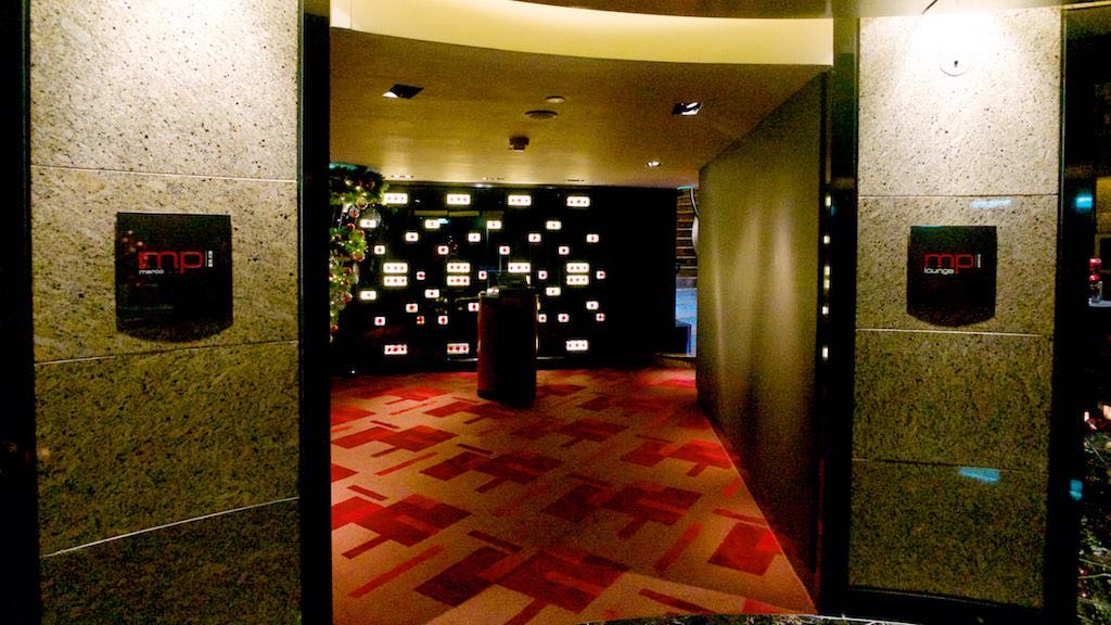 遠企38樓的馬可波羅有分餐廳和 lounge。這次研究生來吃的是餐廳的部分,lounge下次會介紹