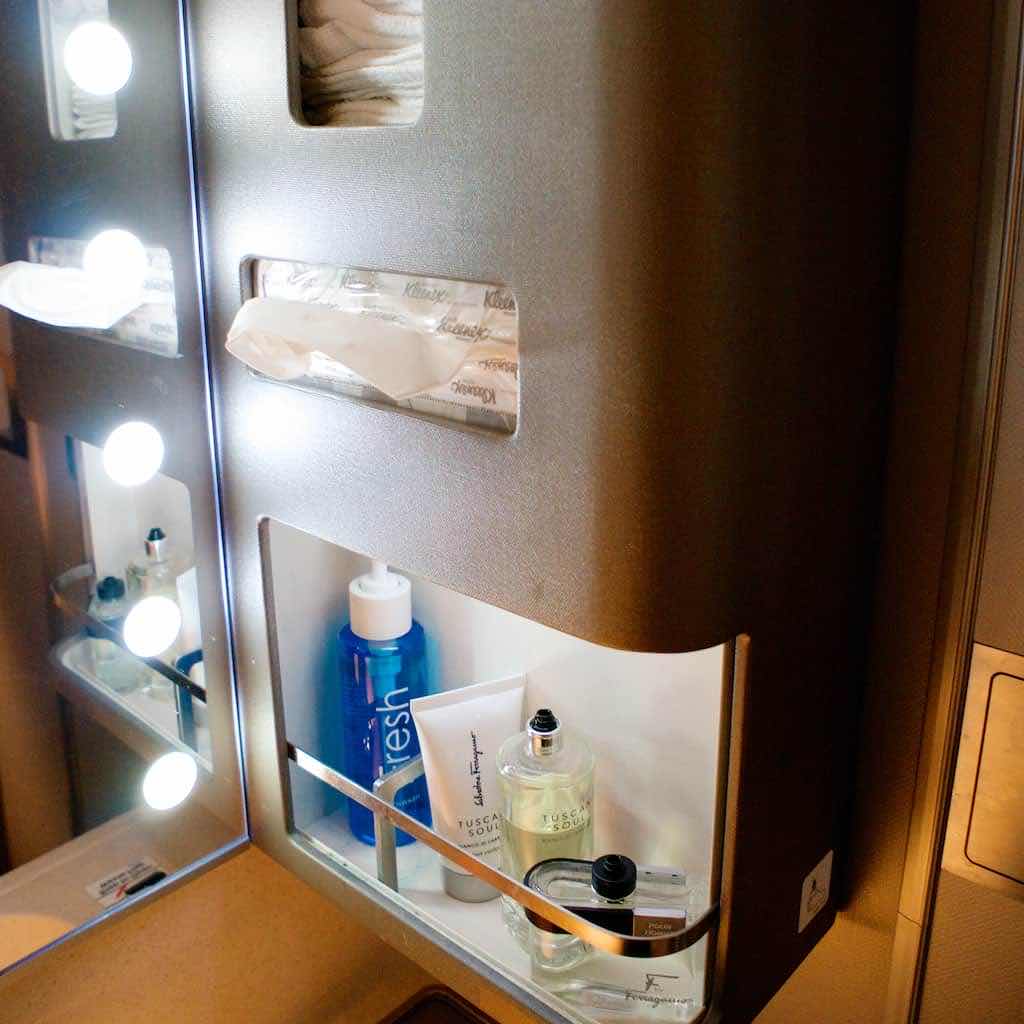 新航新一代頭等艙洗手間備品