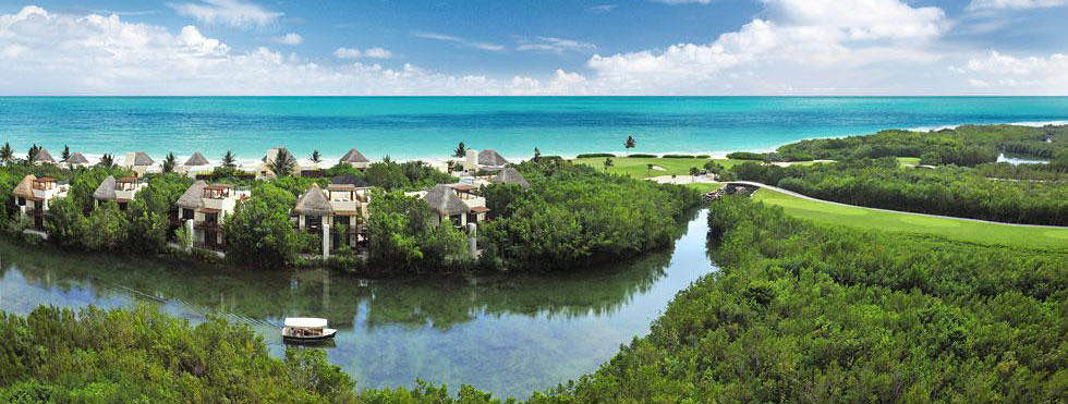 Fairmont Mayakoba 的基本套房,就是環繞在運河旁的獨棟 Villa。用信用卡送的免費住宿加上套房升等券就可以換到。